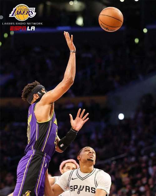 湖人vs马刺第四节？湖人队vs马刺？