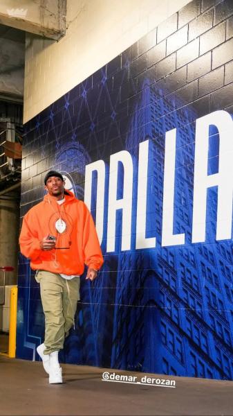 德罗赞球衣号码，德罗赞打球风格？