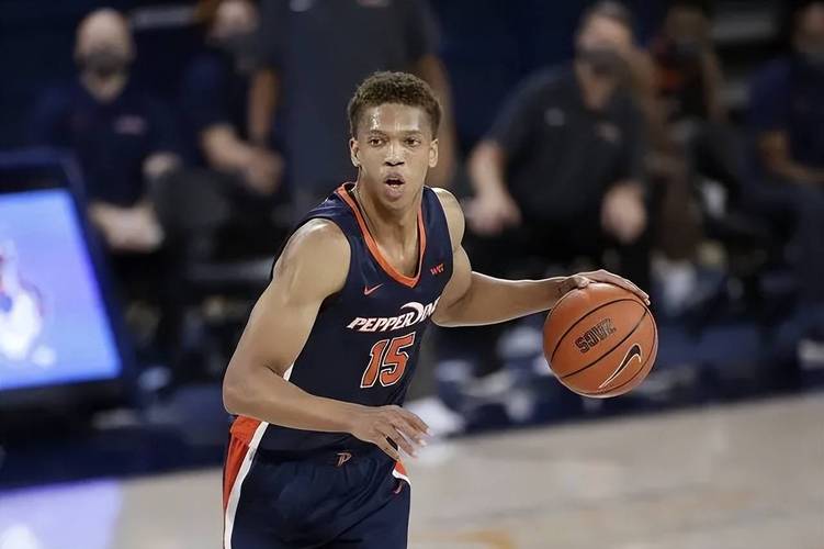 凯斯勒爱德华兹打什么位置，凯厄斯x爱德华？