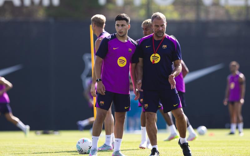 阿斯报：西甲还剩7轮，巴萨有机会冲击联赛100分和100球大关