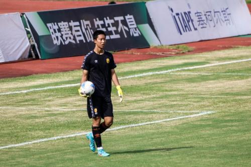 姚浩洋：赛前我们专门练过定位球每天刻苦训练换来了好结果
