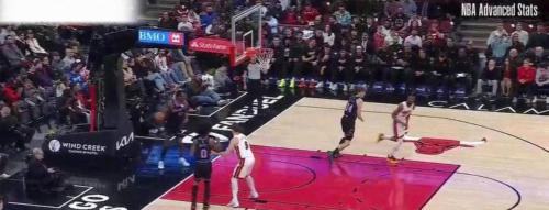 差距挺大！猛龙替补席三人上双共得到45分骑士替补仅19分