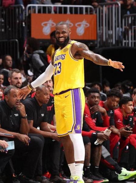 沃西：斯玛特为湖人注入了强硬与身体对抗这种球风已遍布全队