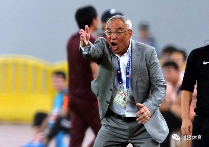 马加特谈柏林联合女主帅：将球队交给U19主帅不负责任和性别无关